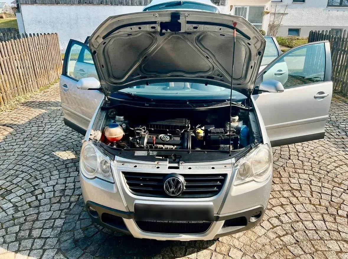 Używany VW Polo Cross 105 KM (77 kW) 2008 Srebrny Hatchback