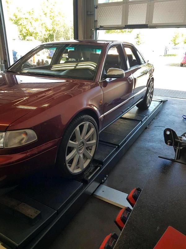 Gebraucht Audi A8 340 PS (250 kW) 1997 Rot Limousine