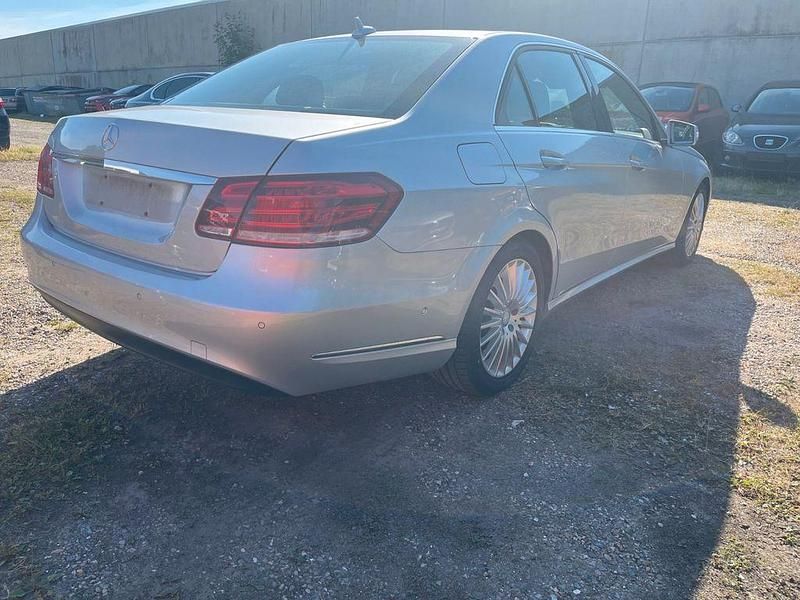 Gebraucht Mercedes E200 136 PS (100 kW) 2014 Silber Limousine