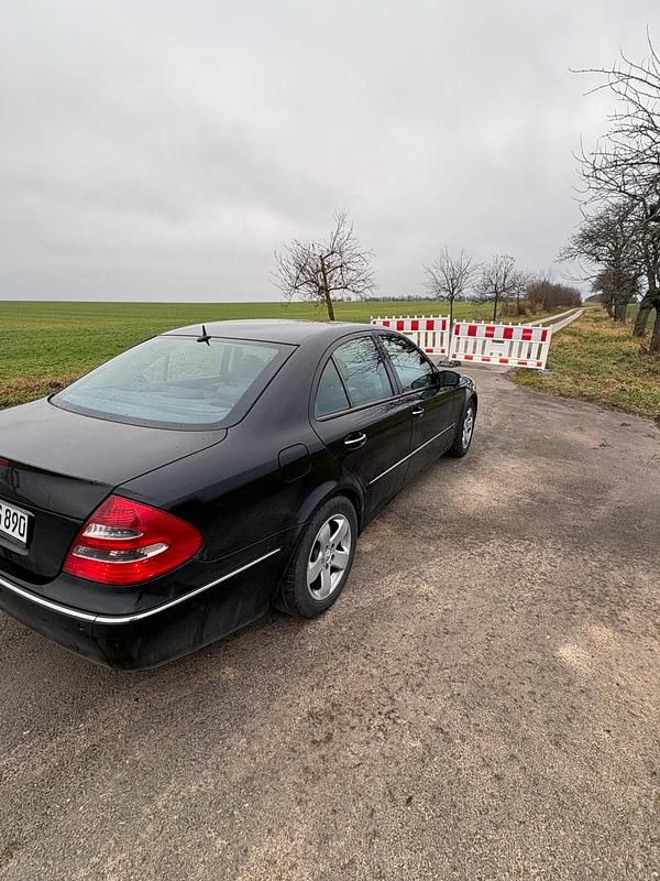 Gebraucht Mercedes E270 177 PS (130 kW) 2005 Schwarz Limousine