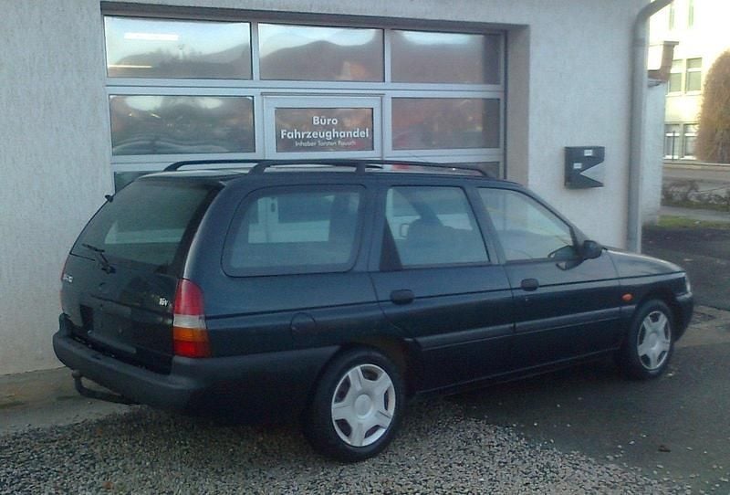 Gebraucht Ford Escort 90 PS (66 kW) 1996 Grün Kombi