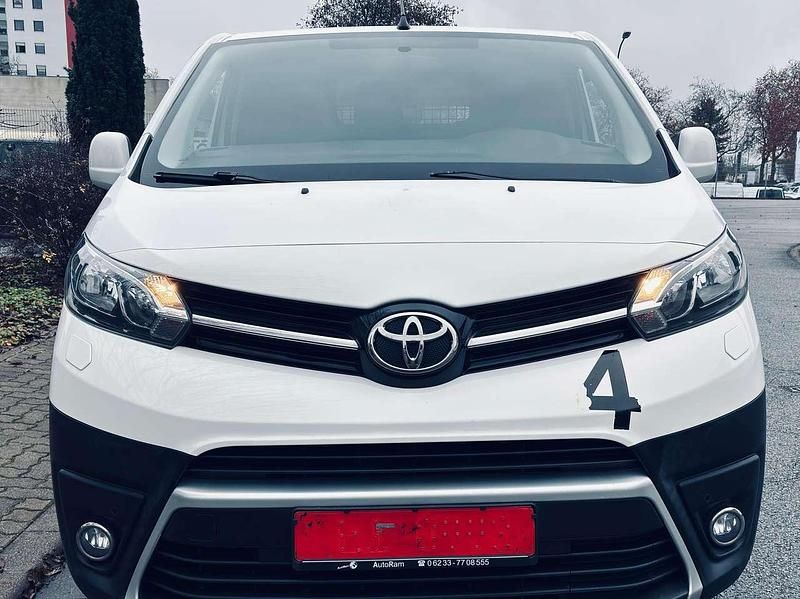 Gebraucht Toyota Proace 116 PS (85 kW) 2017 Weiß Van / Kleinbus