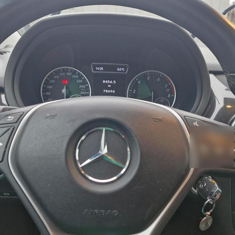 Gebraucht Mercedes B180 90 PS (66 kW) 2012 Schwarz Van / Kleinbus