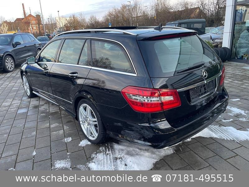 Gebraucht Mercedes E500 408 PS (300 kW) 2011 Schwarz Kombi