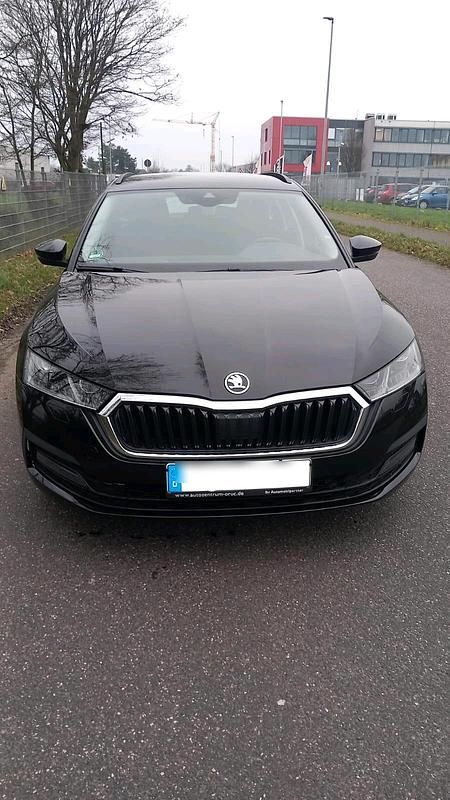 Schwarz Gebraucht 2020 Skoda Octavia Kombi | 15.500 € - Bild 1/4