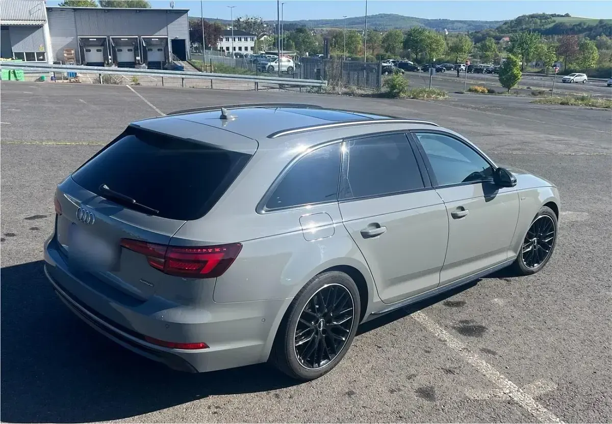 Używany Audi A4 S-Line 190 KM (139 kW) 2018 Szary Kombi