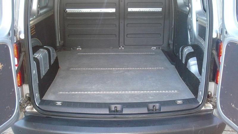 Second-hand VW Caddy 102 CP (75 kW) 2014 Argintiu Monovolum