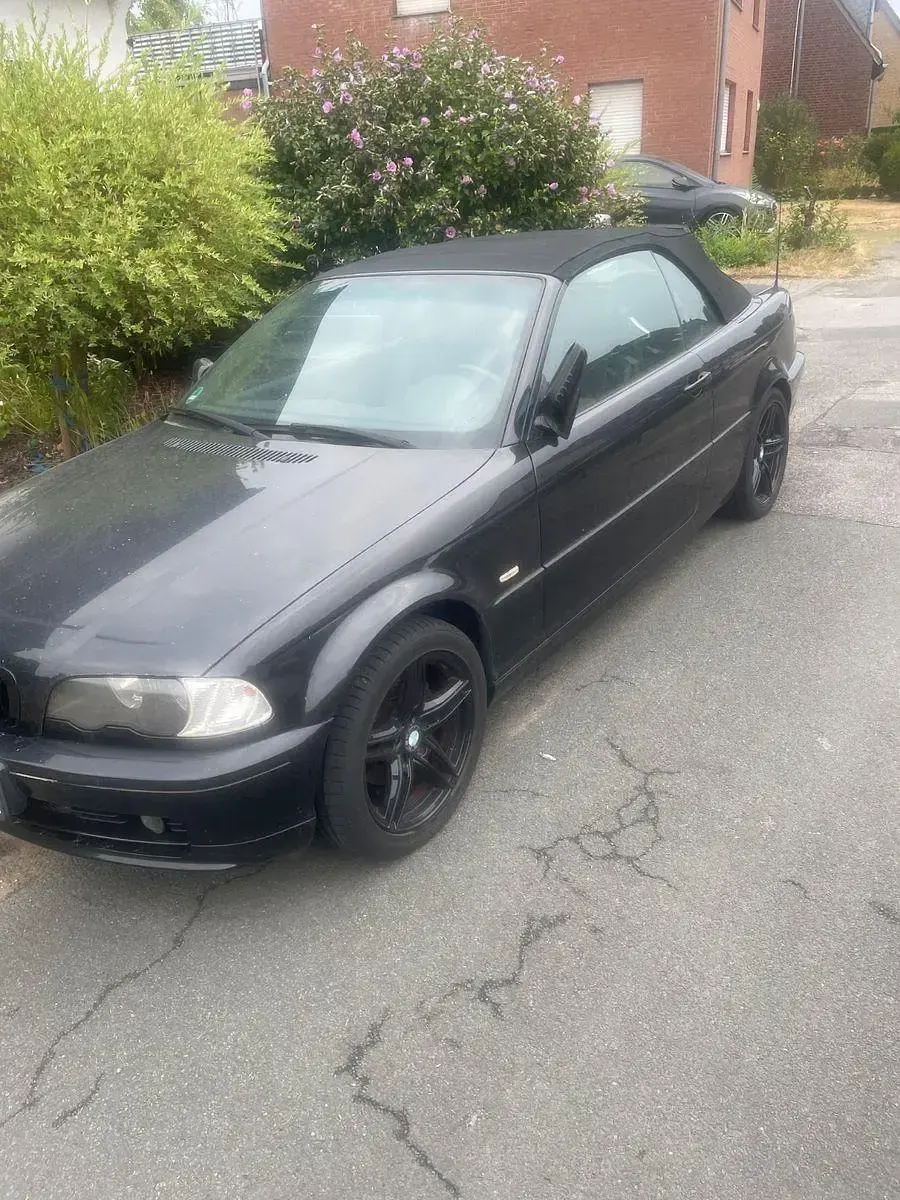 Gebraucht BMW 318 143 PS (105 kW) 2002 Schwarz Cabrio