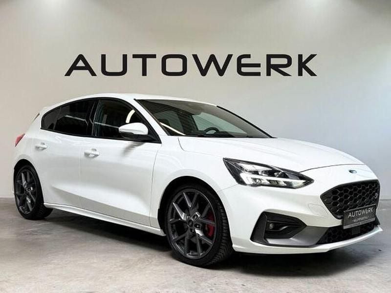 Weiß Gebraucht 2020 Ford Focus ST Limousine | 24.999 € (Fairer Preis) - Bild 1/4