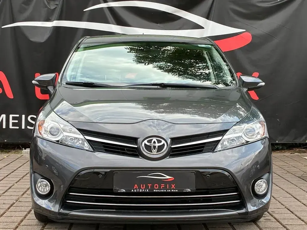 Gebraucht Toyota Verso Life 147 PS (108 kW) 2014 Grau Van / Kleinbus