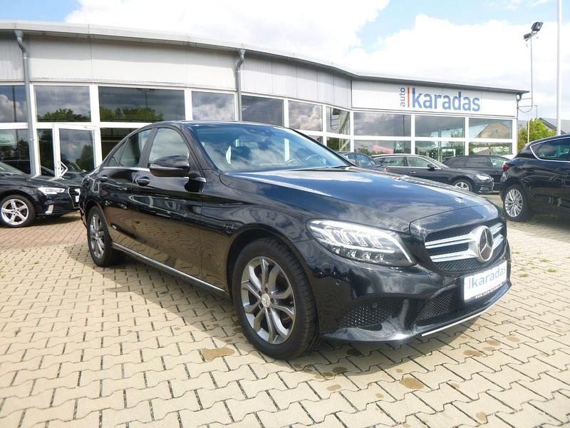 Gebraucht Mercedes C180 156 PS (114 kW) 2019 Schwarz Limousine