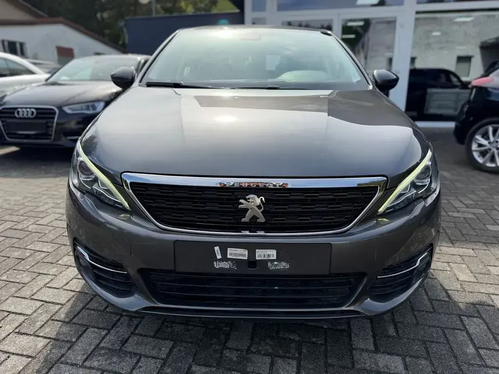 Gebraucht Peugeot 308 131 PS (96 kW) 2019 Grau Limousine