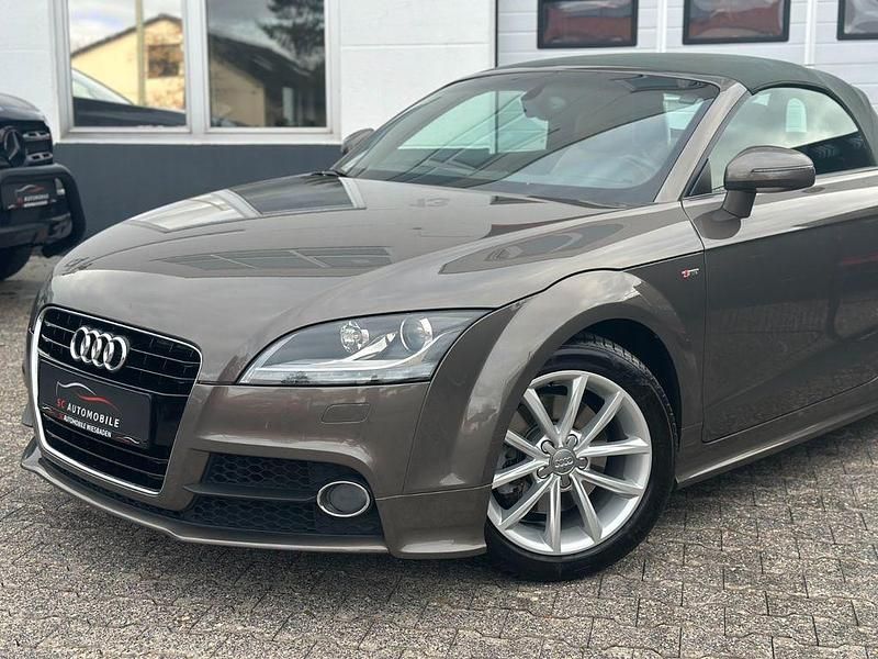 Grau Gebraucht 2011 Audi TT Roadster Exclusive Cabrio | 13.700 € (Fairer Preis) - Bild 1/4