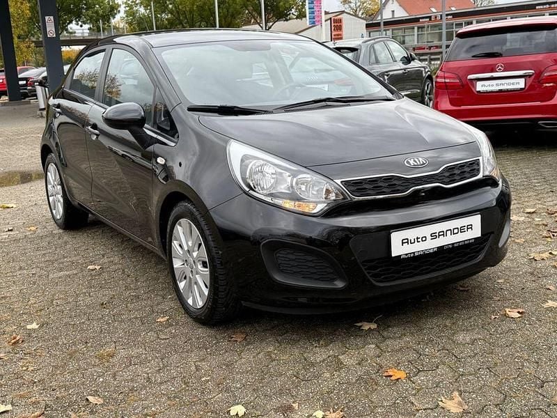 Schwarz Gebraucht 2013 Kia Rio Edition 7 Limousine | 5.950 € (Fairer Preis) - Bild 1/4