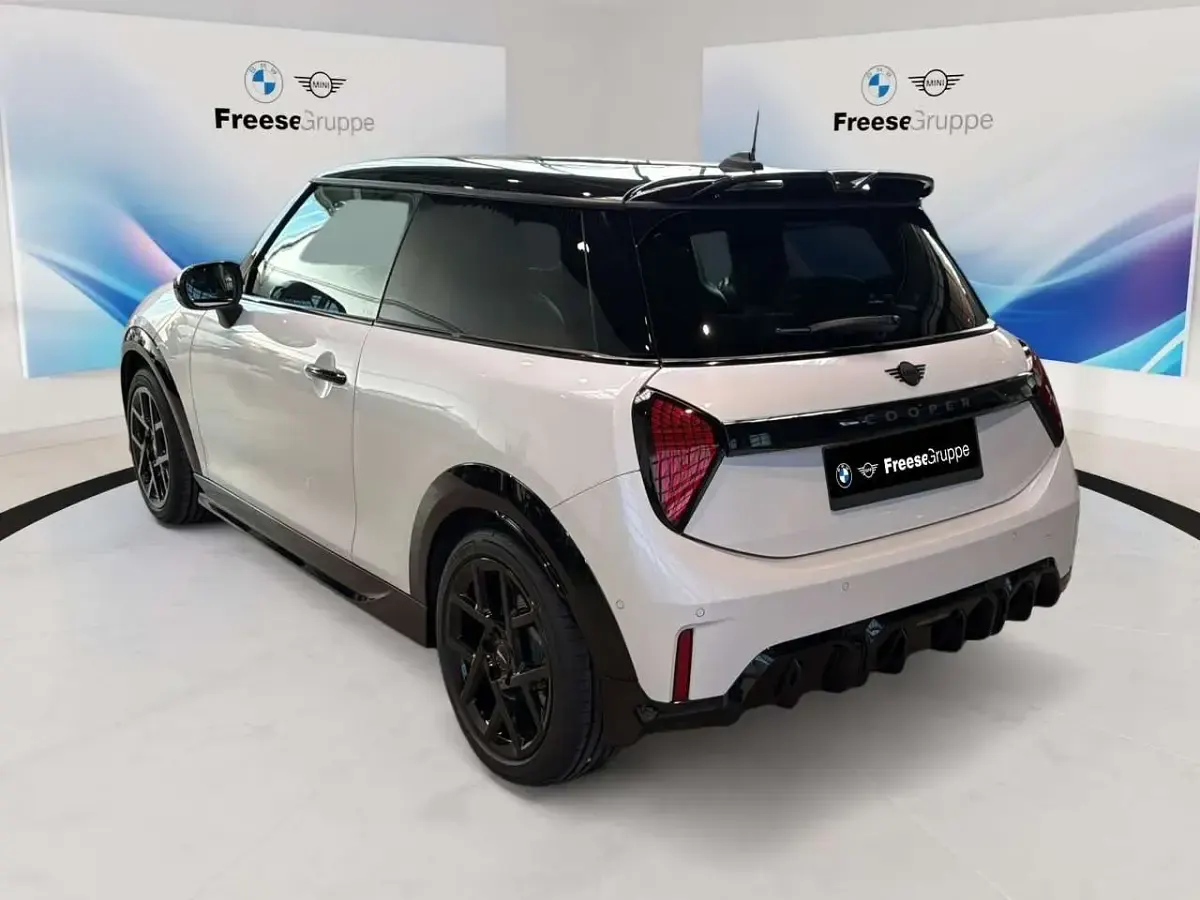Używany Mini Cooper 156 KM (114 kW) 2024 Biały Hatchback