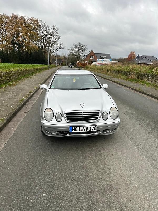 Silber Gebraucht 2000 Mercedes CLK200 Coupé | 3.000 € (Superpreis) - Bild 1/4