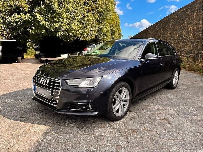 Blau Gebraucht 2018 Audi A4 Ambiente Kombi | 18.200 € (Fairer Preis) - Bild 1/4