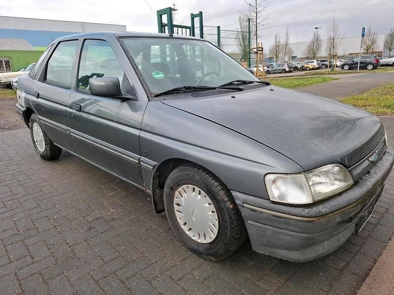 Gebraucht Ford Escort 70 PS (51 kW) 1992 Silber Limousine