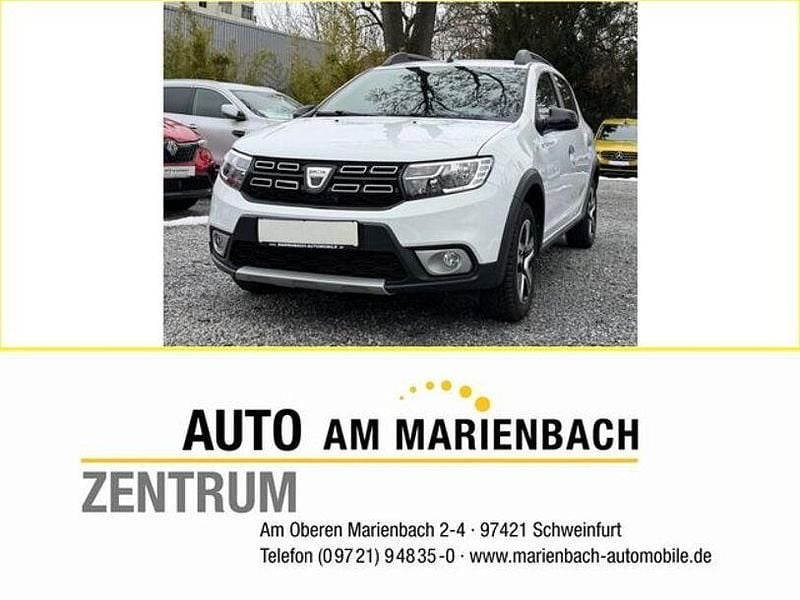 Weiß Gebraucht 2021 Dacia Sandero Celebration Limousine | 11.330 € (Guter Preis) - Bild 1/4