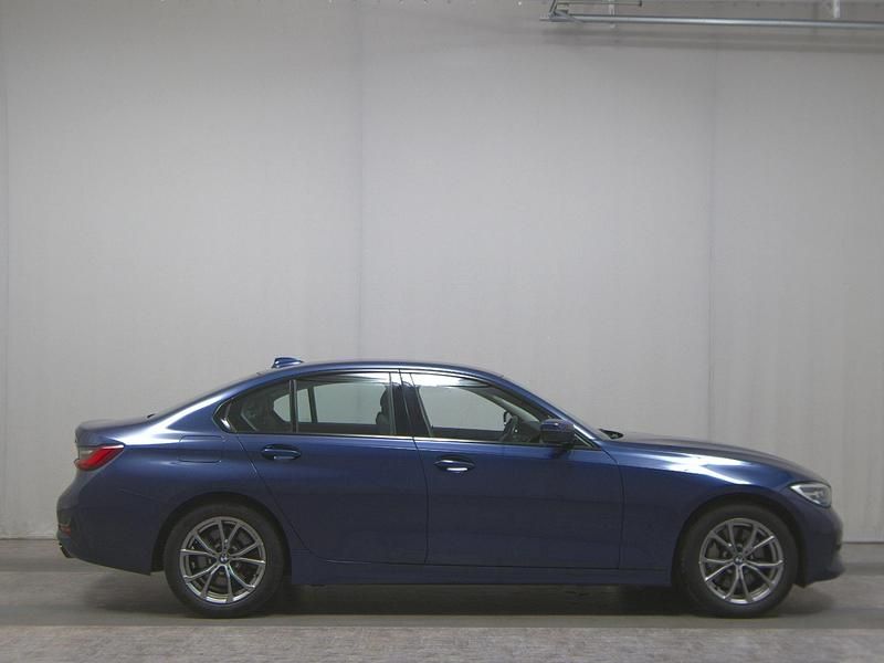 Blau Gebraucht 2020 BMW 330 Sport Line Limousine | 18.950 € (Fairer Preis) - Bild 1/4