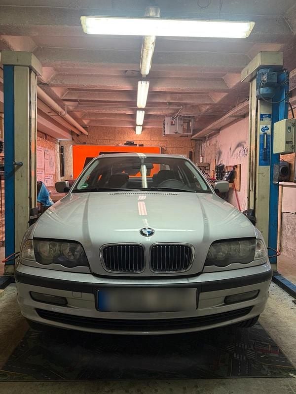 Gebraucht BMW 325 192 PS (141 kW) 2001 Silber Limousine