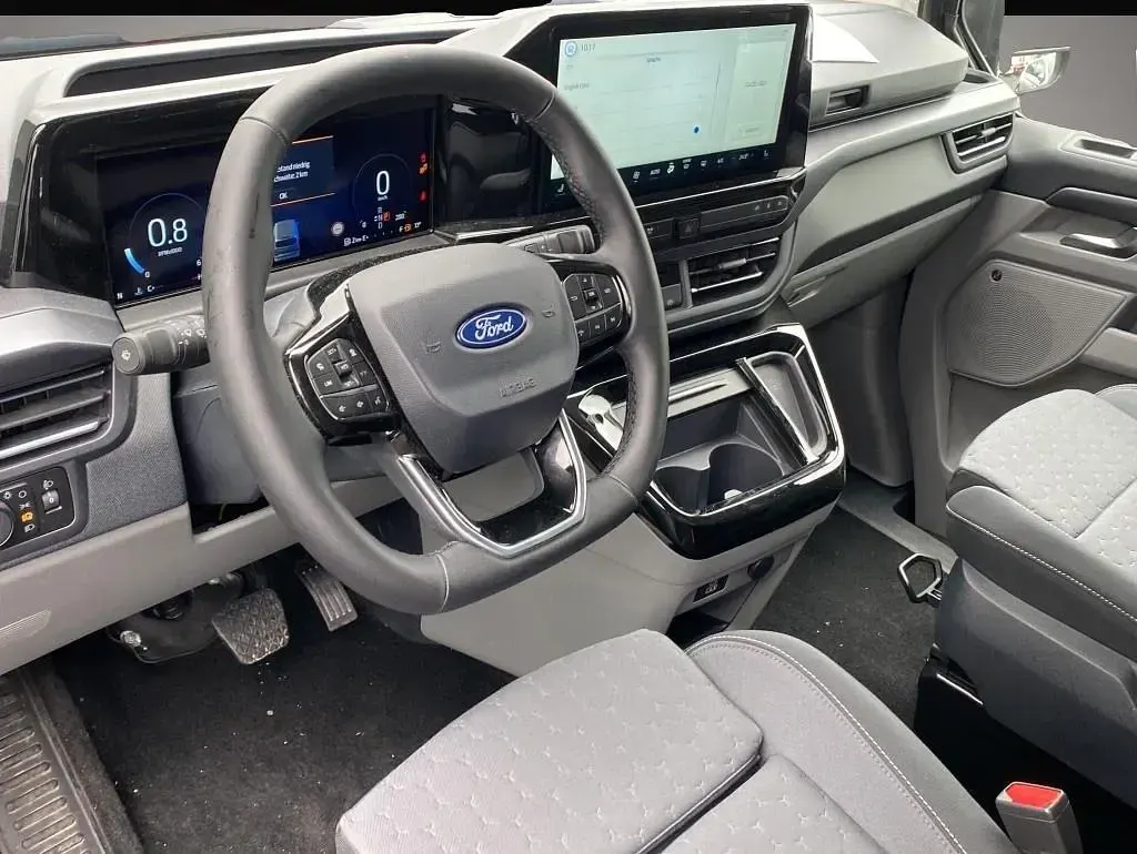 Gebraucht Ford Tourneo Custom Titanium 170 PS (125 kW) 2025 Manufacturer Van