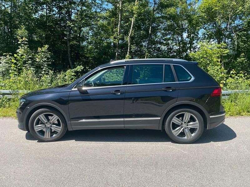 Schwarz Gebraucht 2016 VW Tiguan Highline SUV | 19.700 € (Guter Preis) - Bild 1/4