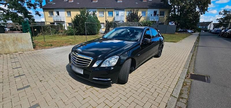 Schwarz Gebraucht 2010 Mercedes E350 Limousine | 8.000 € (Superpreis) - Bild 1/4