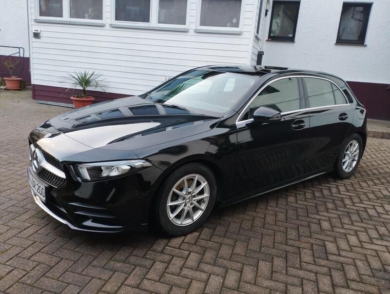 Schwarz Gebraucht 2019 Mercedes A180 AMG Limousine | 19.999 € (Guter Preis) - Bild 1/4