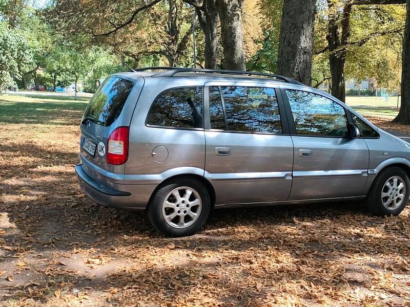 Violet Gebraucht 2025 Opel Zafira Van / Kleinbus | 5.500 € - Bild 1/4