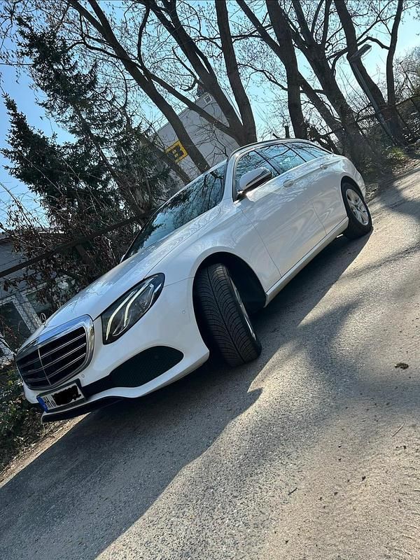 Second-hand Mercedes 220 143 CP (105 kW) 2017 Alb Break
