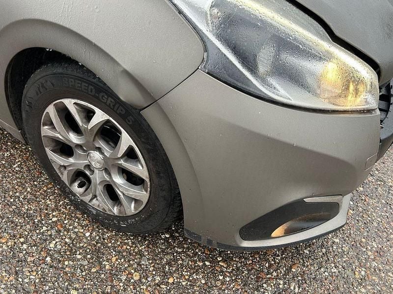 Gebraucht Peugeot 208 Allure 120 PS (88 kW) 2016 Beige Kleinwagen