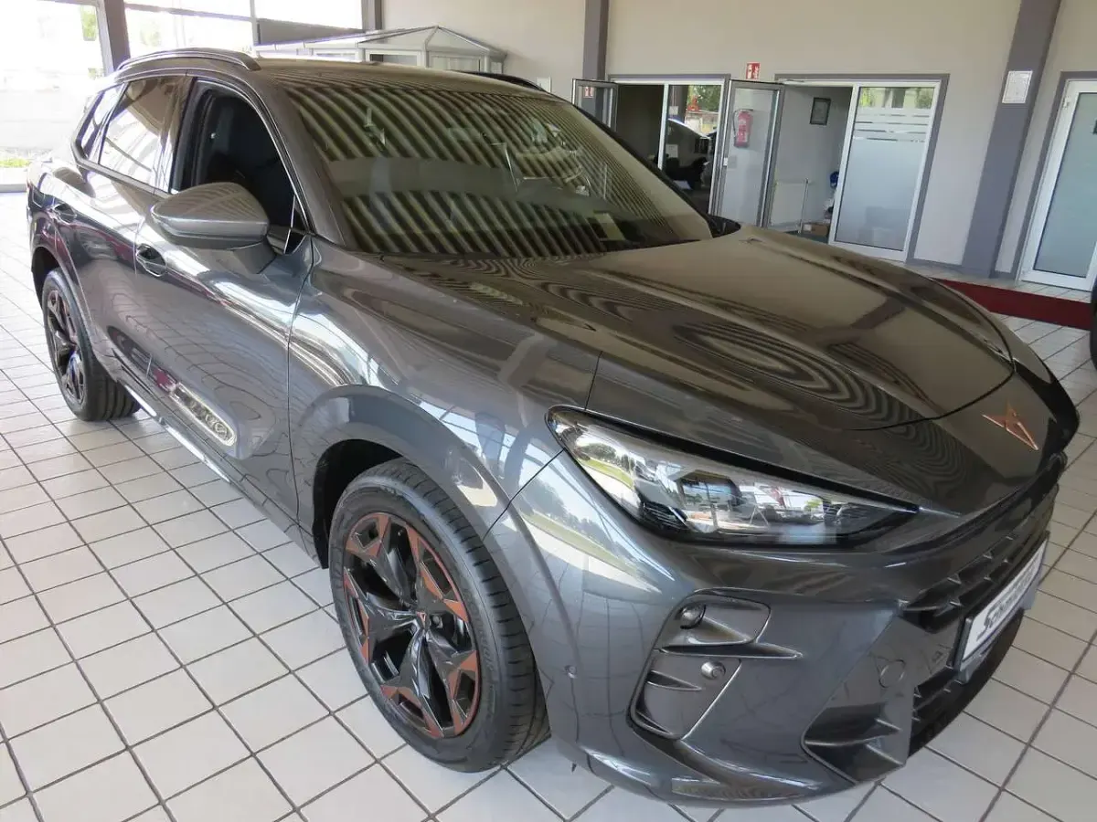Neu Cupra Terramar 150 PS (110 kW) 2026 Timanfayagrau SUV