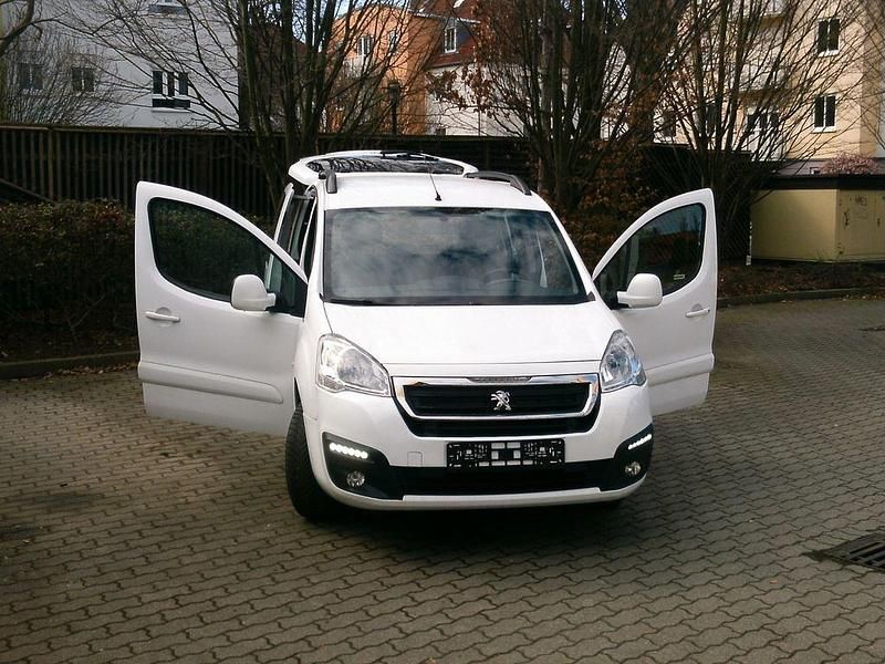 Gebraucht Peugeot Partner Tepee Access 98 PS (72 kW) 2018 Weiß Van / Kleinbus