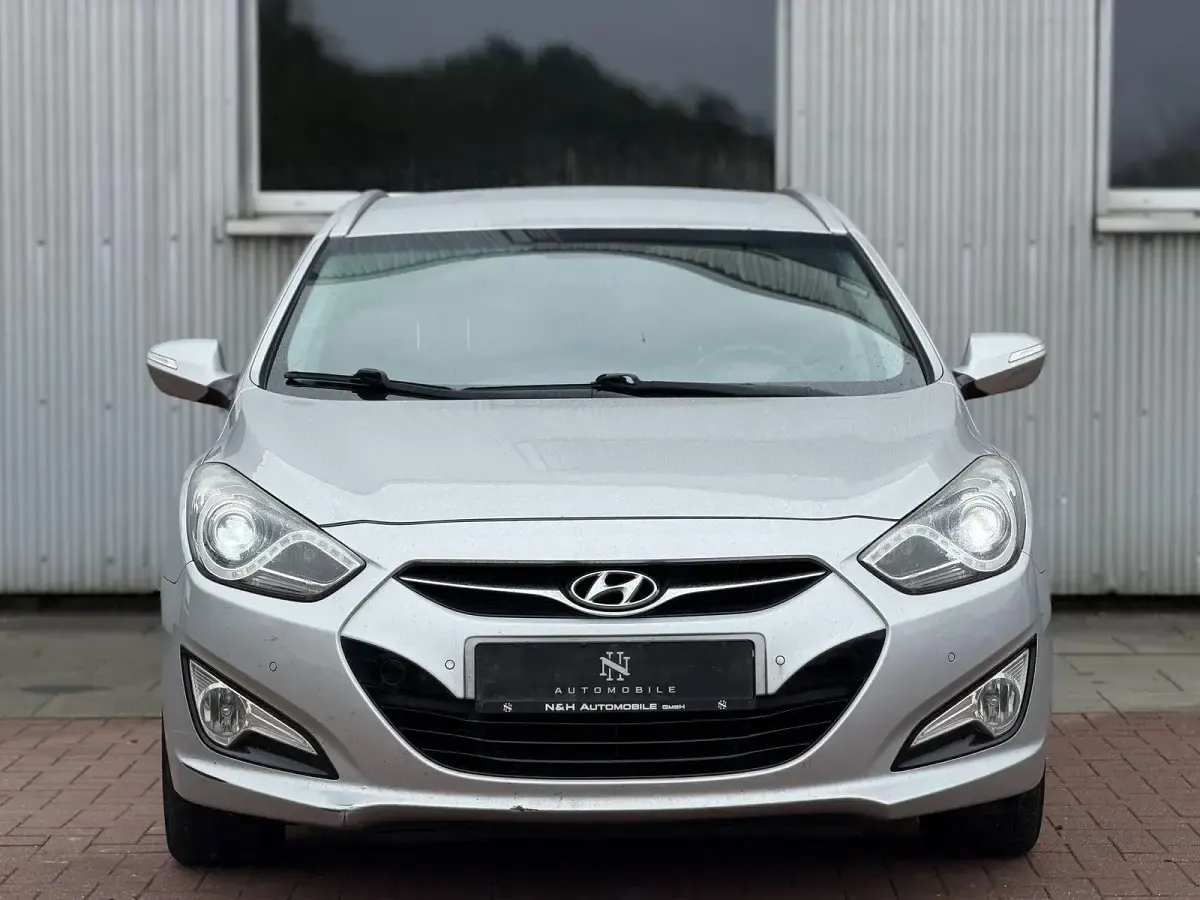Gebraucht Hyundai i40 Style 116 PS (85 kW) 2013 Sleek silver / met Kombi