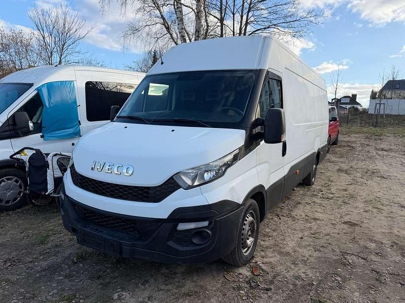 Second-hand Iveco Daily 145 CP (106 kW) 2016 Alb Monovolum