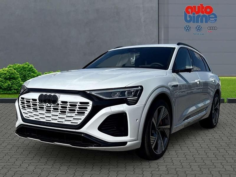 Gletscherweiß metallic Gebraucht 2025 Audi Q8 e-tron S-Line SUV | 82.880 € - Bild 1/4