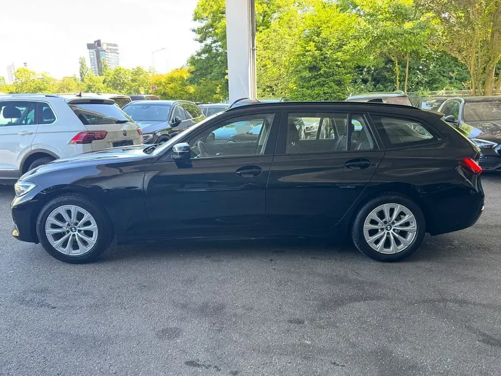 Gebraucht BMW 320 Advantage 190 PS (139 kW) 2022 Schwarz Kombi