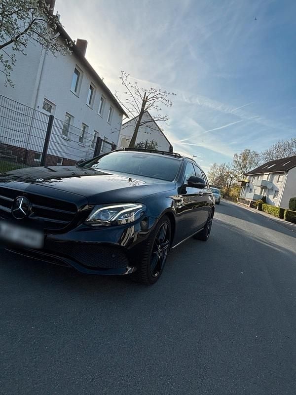 Gebraucht Mercedes E350 AMG 258 PS (189 kW) 2017 Schwarz Limousine
