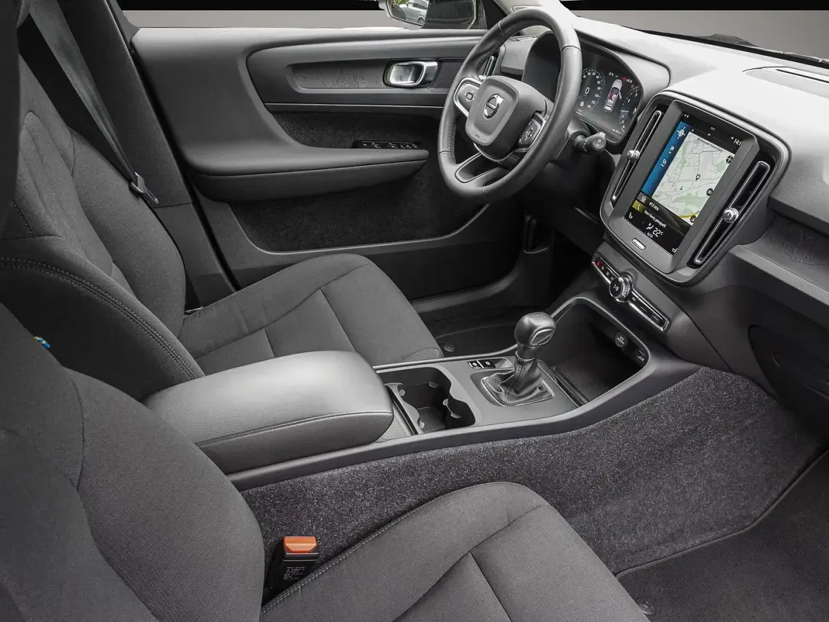 Gebraucht Volvo XC40 Momentum 129 PS (94 kW) 2021 Manufacturer SUV
