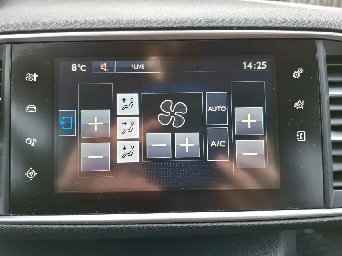 Gebraucht Peugeot 308 115 PS (84 kW) 2016 Grau Kombi