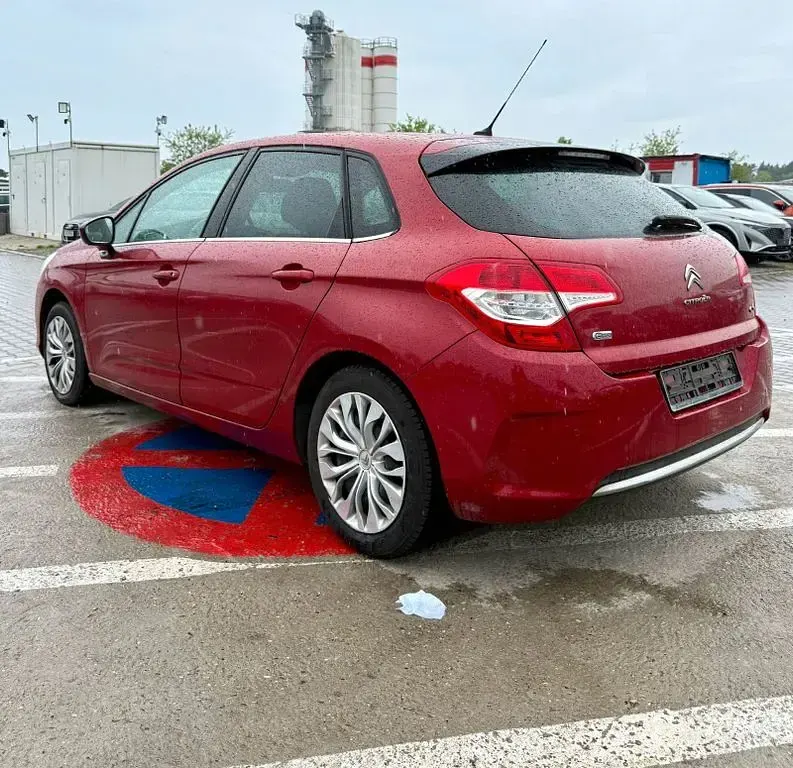 Used Citroën C4 SELECTION 111 HP (81 kW) 2012 Red Sedan