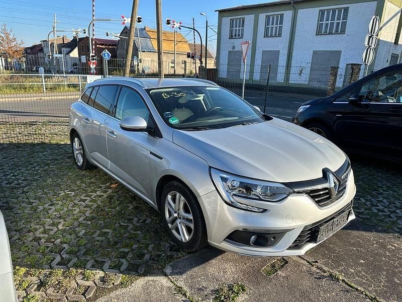 Silber Gebraucht 2020 Renault Mégane IV Business Limousine | 9.999 € (Fairer Preis) - Bild 1/4