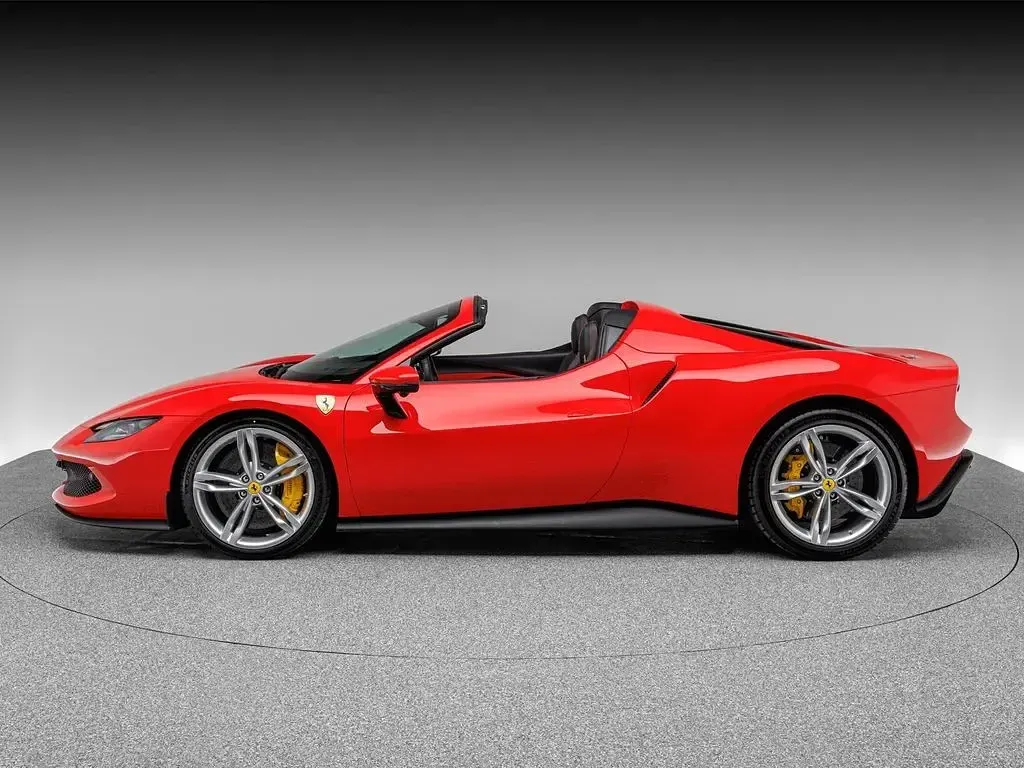 Gebraucht Ferrari 296 825 PS (606 kW) 2023 Rosso scuderia Cabrio
