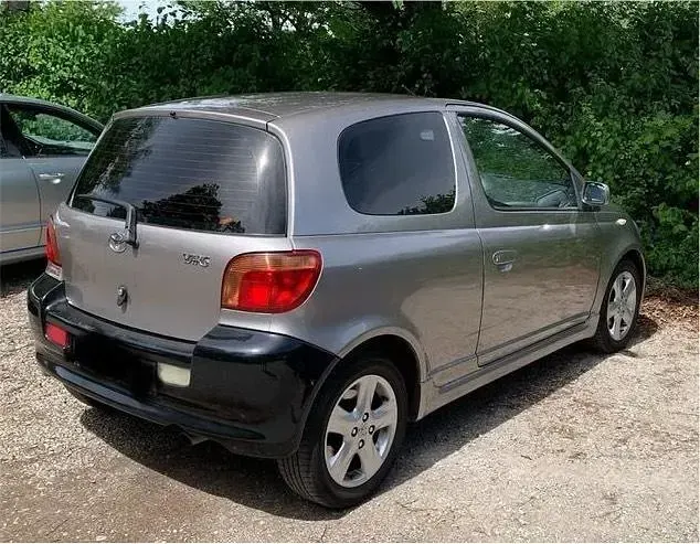 Gebraucht Toyota Yaris 106 PS (77 kW) 2002 Grau Kleinwagen