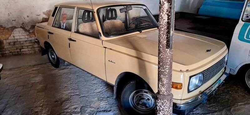 Gelb Gebraucht 1983 Wartburg 353 Limousine | 9.500 € - Bild 1/4