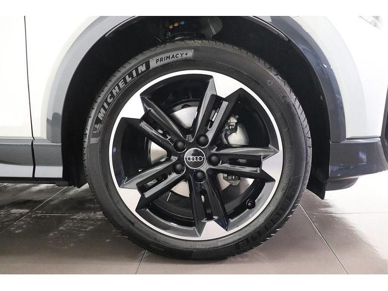 Gebraucht Audi Q2 S-Line 150 PS (110 kW) 2025 Silber SUV