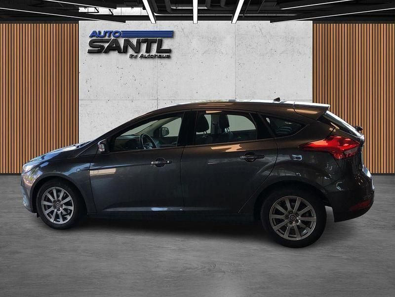 Gebraucht Ford Focus Trend 101 PS (74 kW) 2015 Grau Limousine