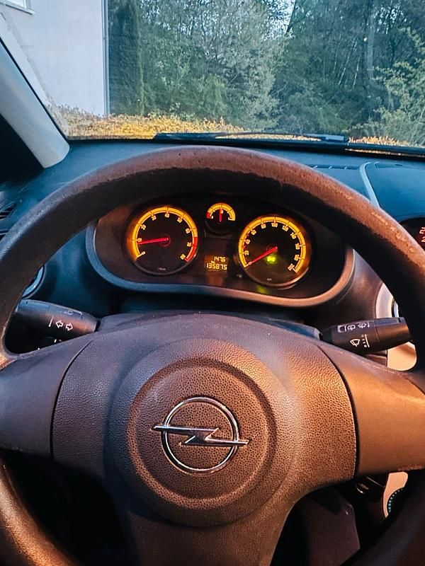 Używany Opel Corsa 80 KM (58 kW) 2009 Niebieski Hatchback