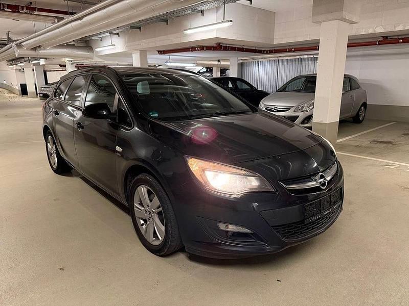 Gebraucht Opel Astra 131 PS (96 kW) 2014 Schwarz Kombi